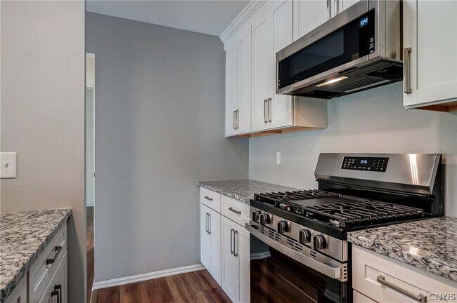 Building Photo - 2404 Pipers Ct