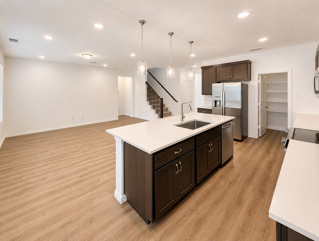 Building Photo - 715 Roanoke Dr