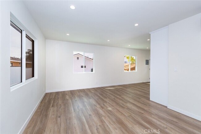 Building Photo - 2361 Moss Ave