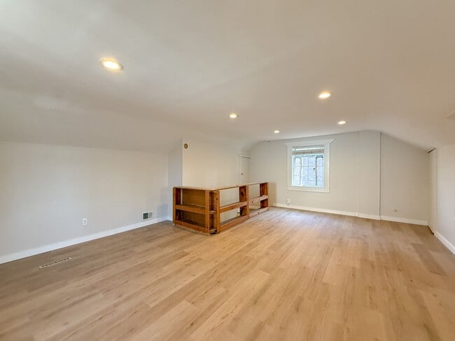 Building Photo - Newly Renovated 3 Bed 1 Bath Westside Home!