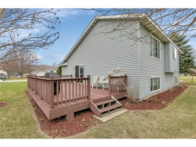 Building Photo - 304 7th Ave S