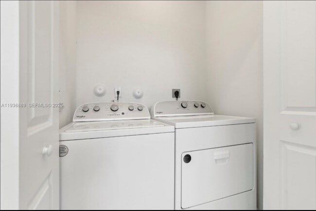 Building Photo - 2645 SE 17th St