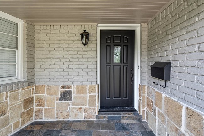 Building Photo - 3827 Linkview Dr
