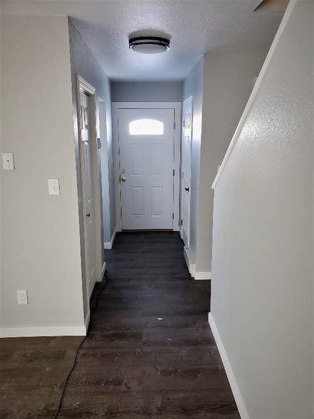 Building Photo - 471 Paxon St