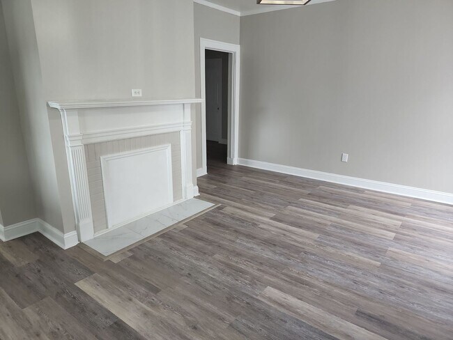 Building Photo - Completely Remodeled Cottage style home fo...
