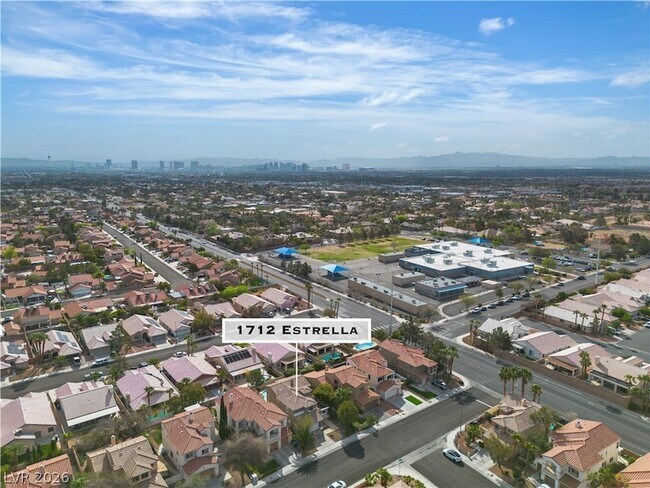 Building Photo - 1712 Estrella St