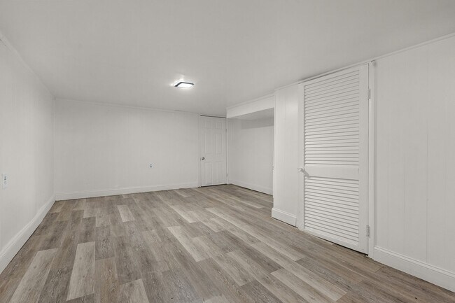 Building Photo - 2335 Lauretta Ave