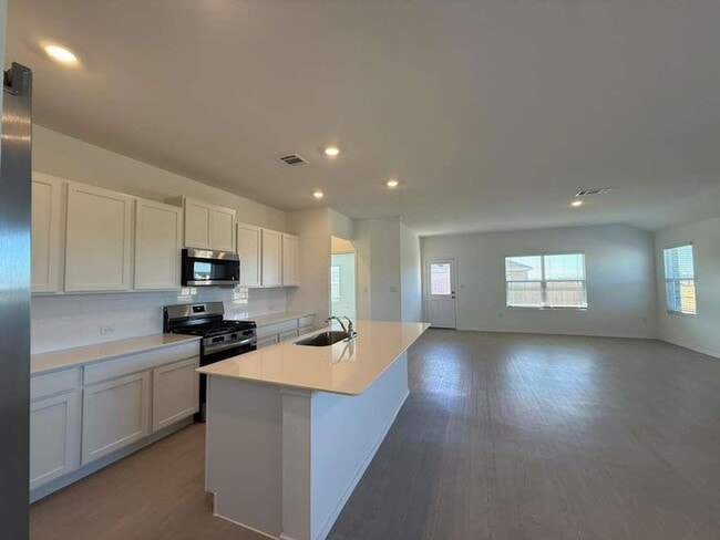 Building Photo - 200 Herald Dr