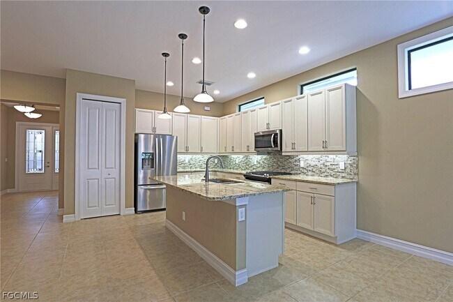 Building Photo - 8181 Venetian Pointe Dr