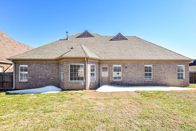 Building Photo - 1721 Englehart St