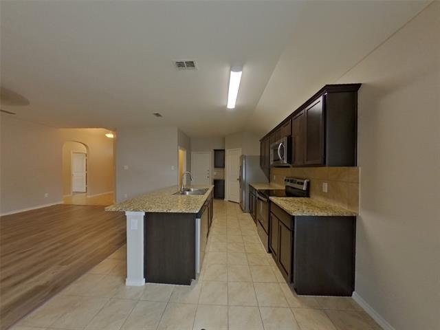 Building Photo - 1109 Forest Gln
