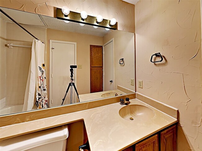 Building Photo - 5740 Martel Ave