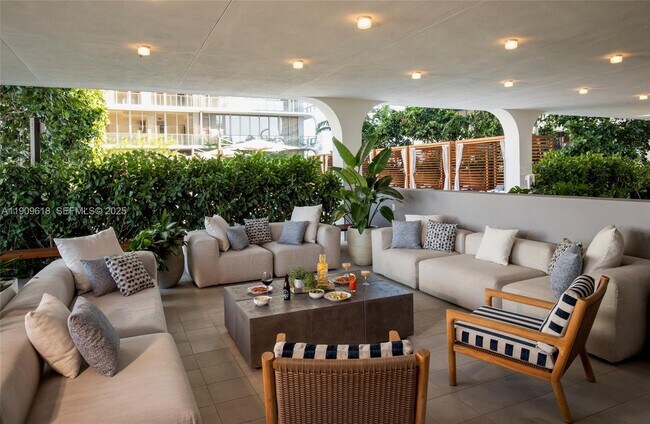 Building Photo - 2678 Tigertail Ave