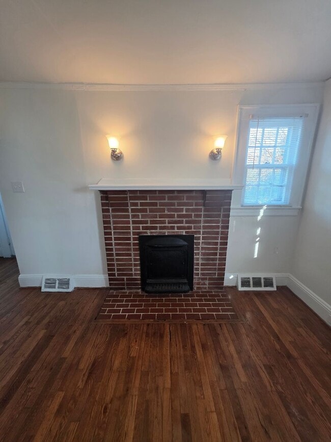 Building Photo - 310 S. Srping Street