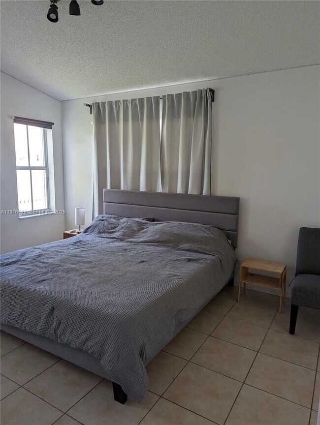 Building Photo - 876 Sand Creek Cir