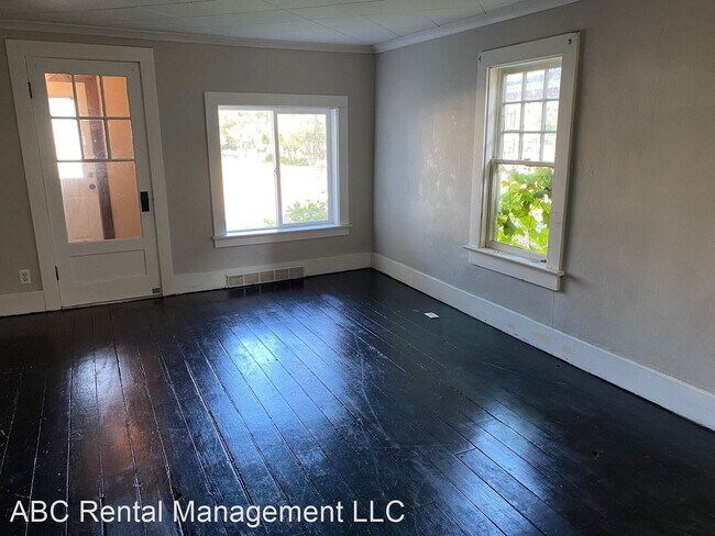 Building Photo - 3 br, 1 bath House - 312 Superior St