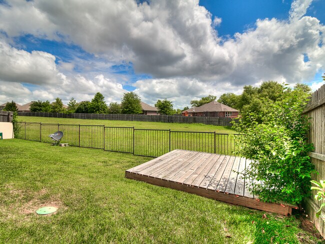 Building Photo - 2044 Sq. Ft. Home- Gated Community with a ...