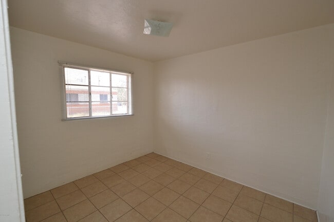 Building Photo - 4525 E Montecito St