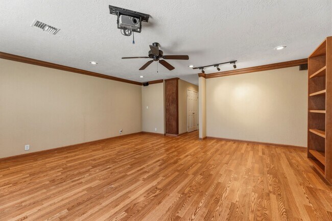 Building Photo - 5211 Court Rd