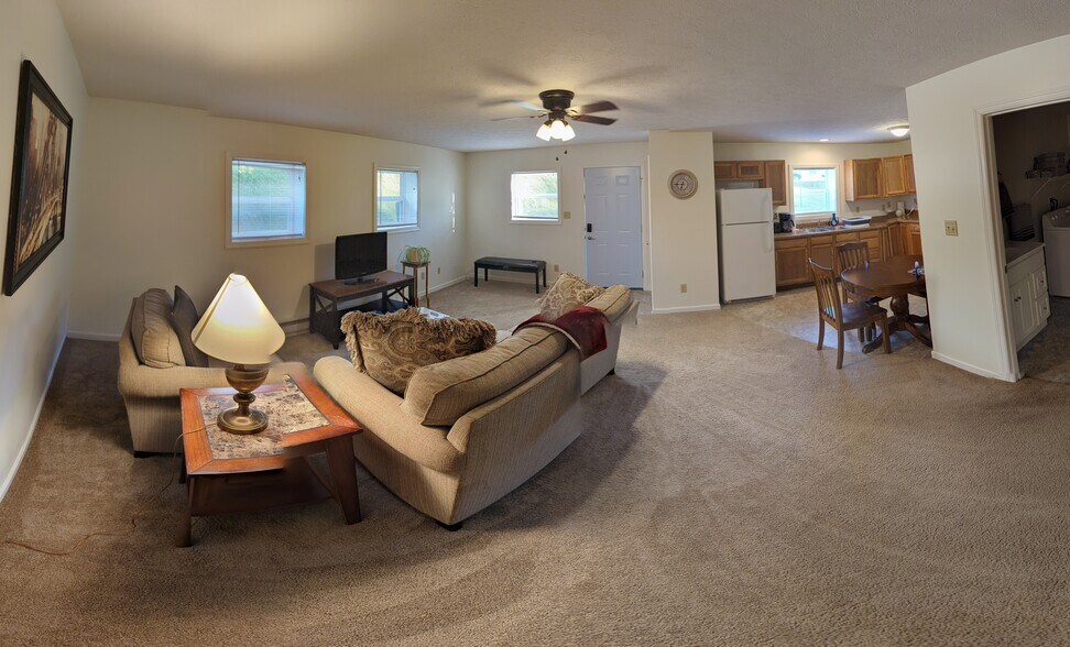 Building Photo - 652 Hillwood Dr