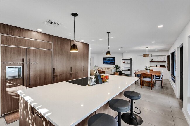 Building Photo - 1021 Guava Isle