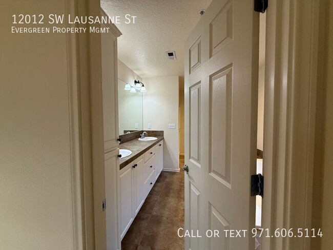 Building Photo - 12012 SW Lausanne St