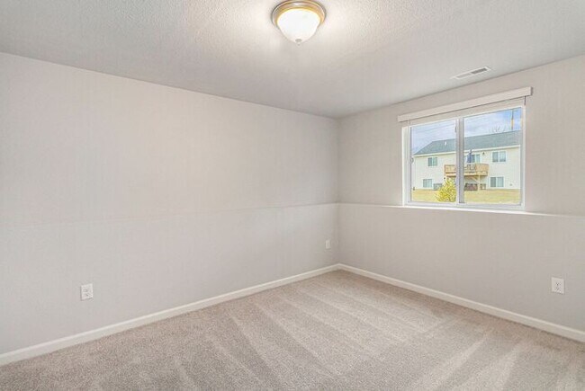 Building Photo - 4394 Pine Creek Dr