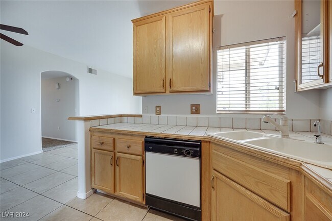 Building Photo - 75 N Valle Verde Dr