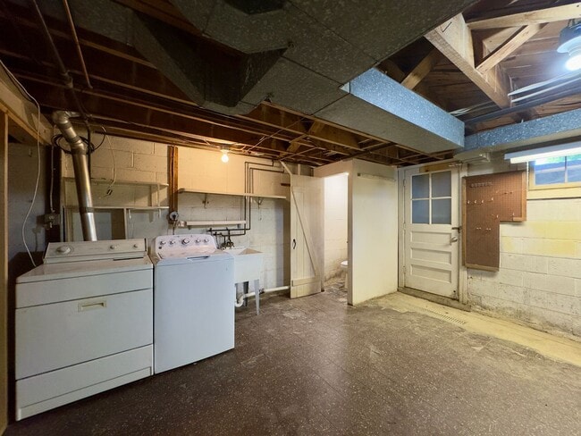 Building Photo - Charming 3 Bedroom/1 Bathroom Townhome in Rodgers Forge Neighborhood, MD!