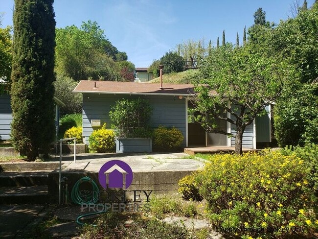 Building Photo - 2234 Oakvale Rd