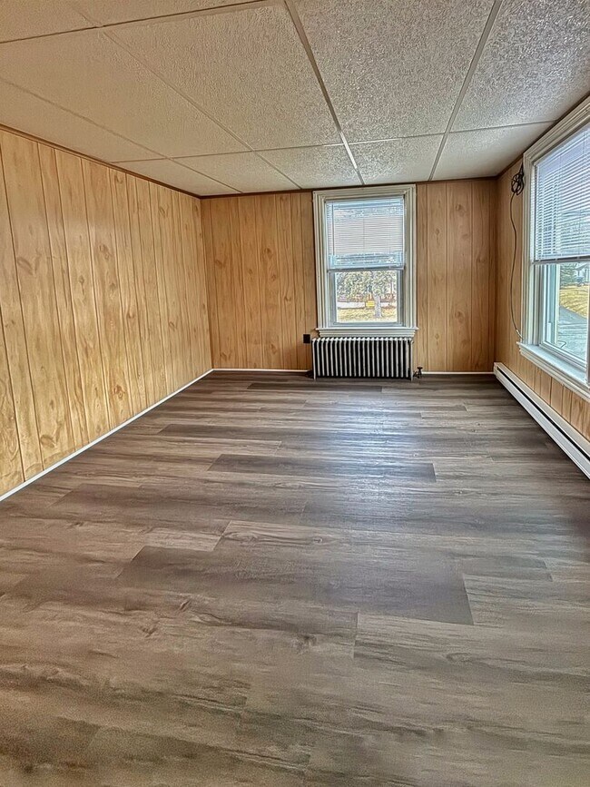 Building Photo - 252 Main St