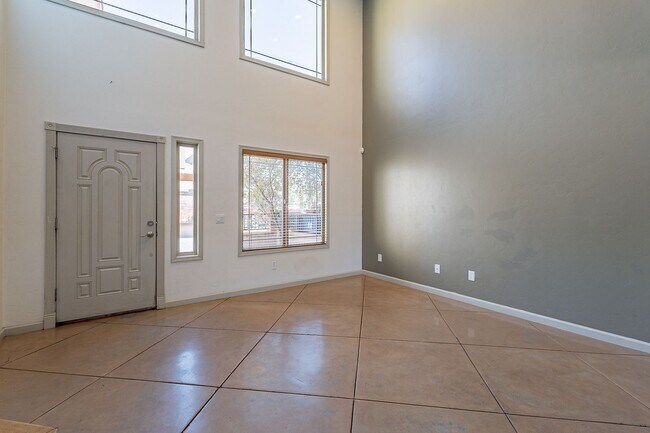 Building Photo - 110 S Placita Colonia Solana