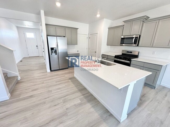 Building Photo - 778 N Clubview St