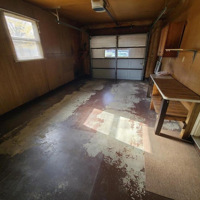 Building Photo - 912 East Ave