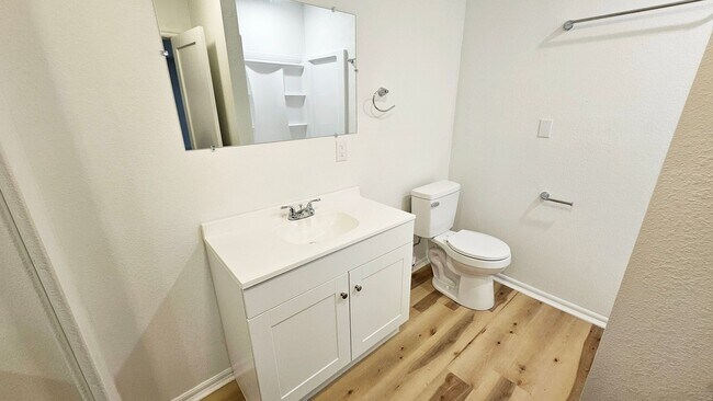 Building Photo - Remodel-Lots of Yard Space-3 Bed/2 Bath