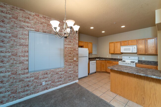 Building Photo - 184 S Valley View Dr