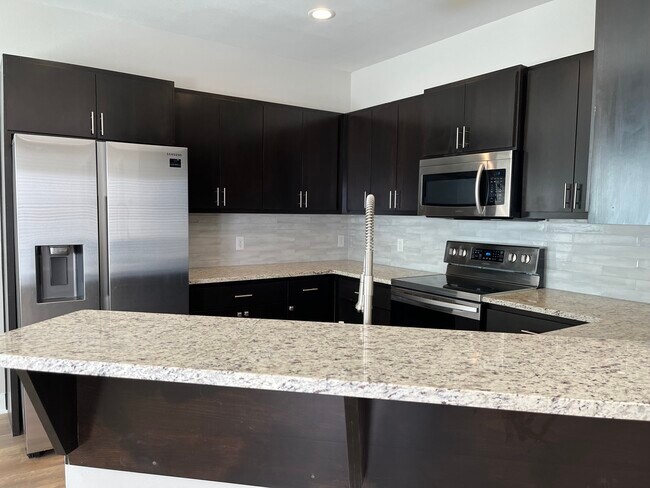 Kitchen w/Bar Top - 10661 Brothers Ln