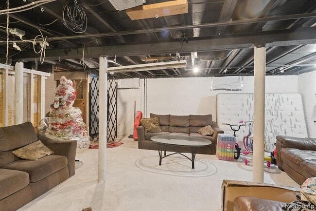 Building Photo - 5315 Edgewood St