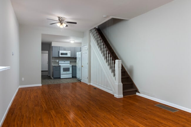 Building Photo - 3242 N Sydenham St