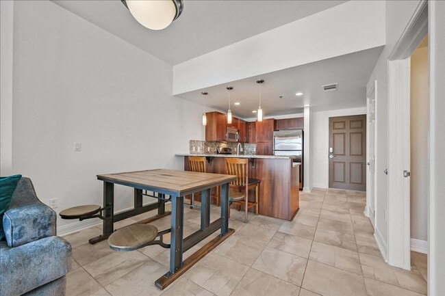 Building Photo - Luxury High-Rise Condo on Downtown Fremont Street!