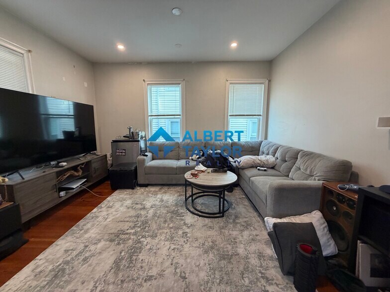 Building Photo - 226 Calumet St