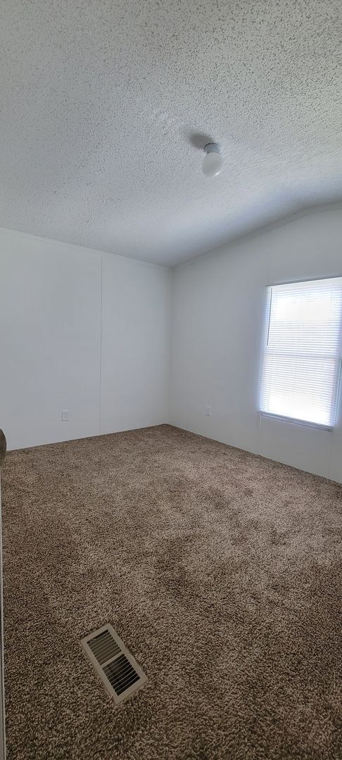 Building Photo - Ready to Move in