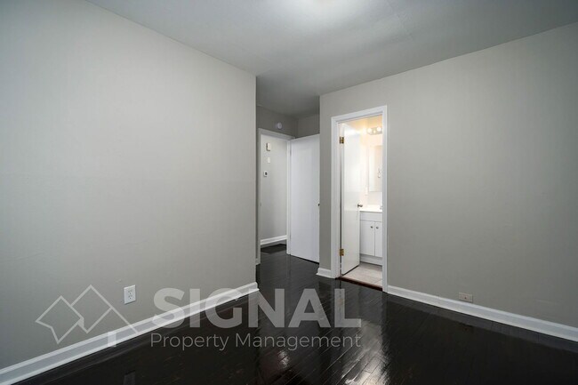 Building Photo - 504 Annie Laura Dr