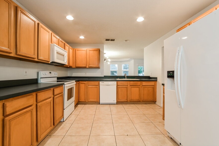 Building Photo - 2601 River Ridge Dr