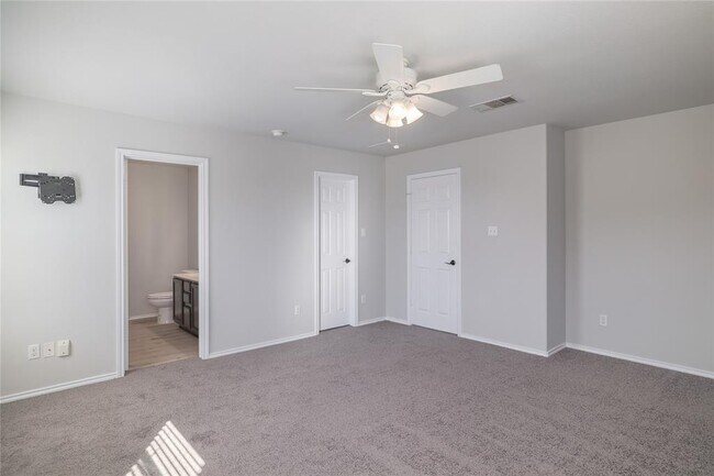 Building Photo - 315 Settlers Home Dr