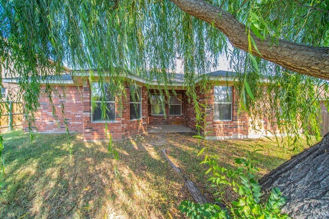 Building Photo - 1205 N Rhea Dr