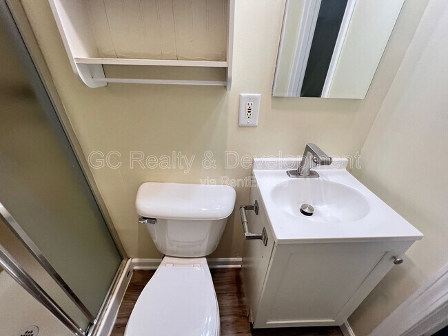 Building Photo - 206 E Center St