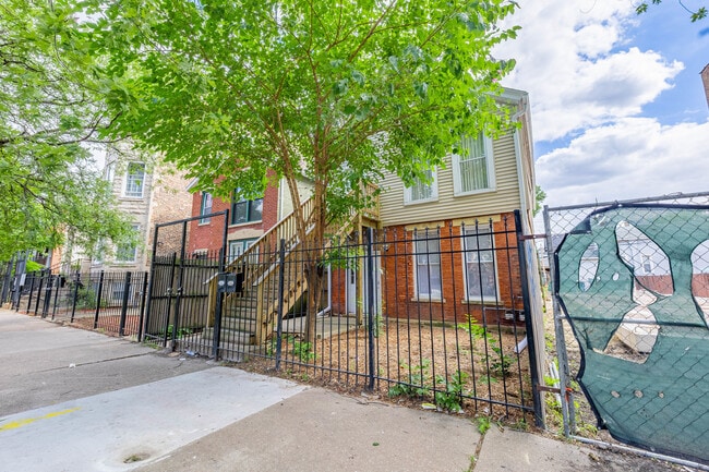 Primary Photo - 2819 W Jackson Blvd