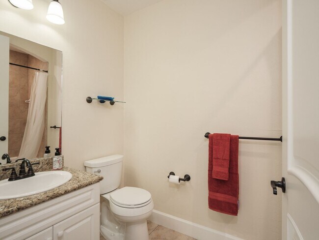 Building Photo - Jackson Square - Remodeled 2 Bedroom, 2 Bathroom Condo