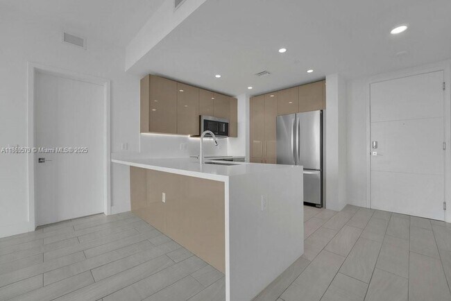Building Photo - 2000 Metropica Wy